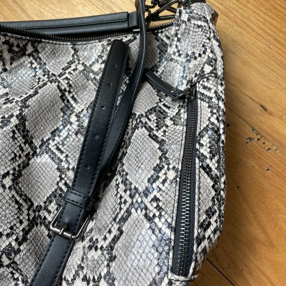 GADEA faux snakeskin purse (feed-bag style) - Picture 4 of 9